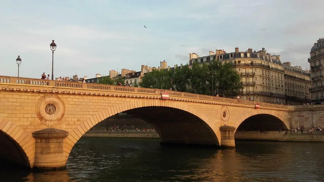 Ile Saint-Louis Glamorous Flat Paris
